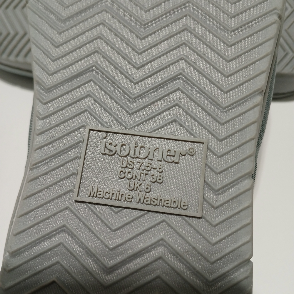 Isotoner Adjustable Slide Slipers, Women's  Size  7.5-8 - Picture 6 of 9